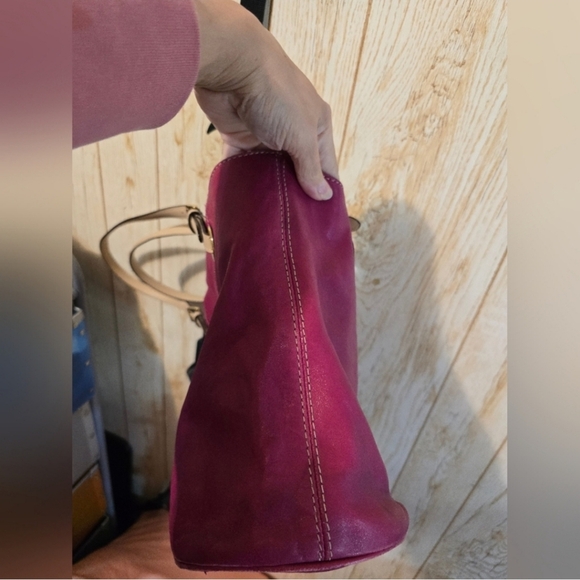Michael Kors Elegant Raspberry Pink Handbag Preloved - Picture 5 of 9